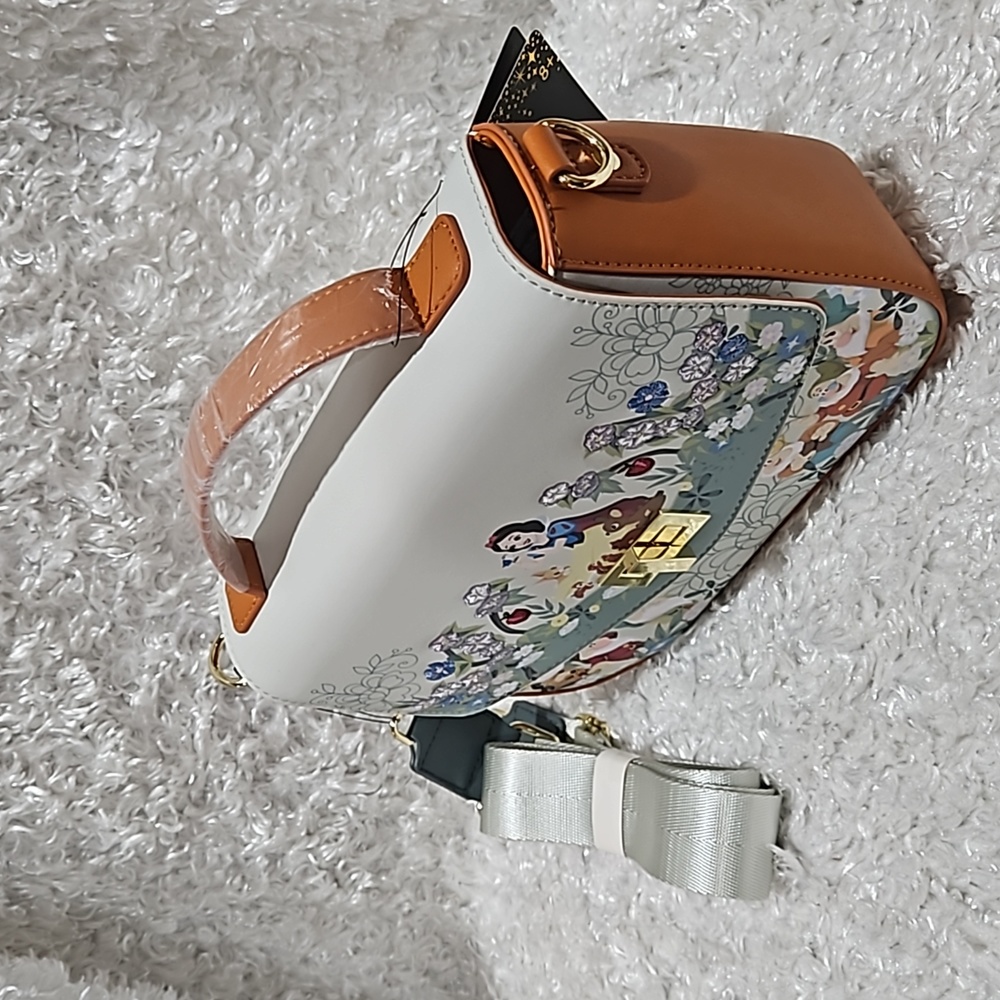 Loungefly Snow White and the Seven Dwarfs Handbag / Crossbody and Cardholder - Picture 10 of 16
